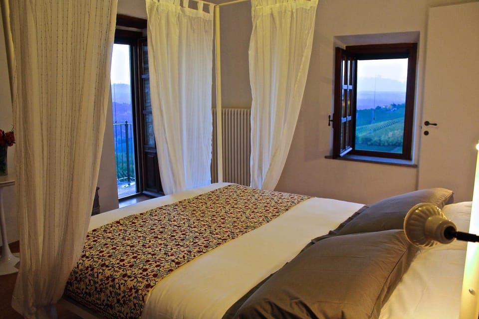 Bedroom, Mountain view