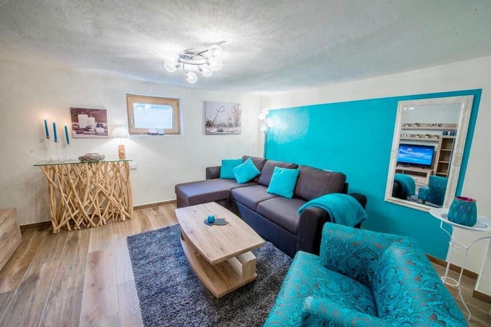 Living room, Photo of the whole room