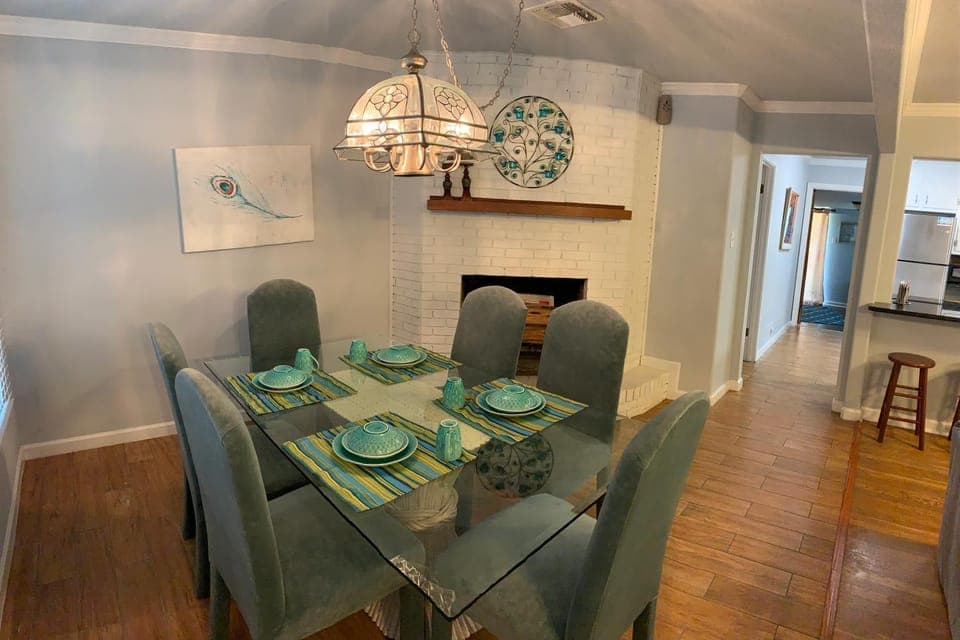 Restaurant/places to eat, Dining area