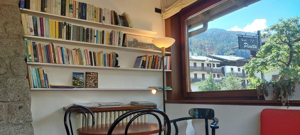 Library, Living room