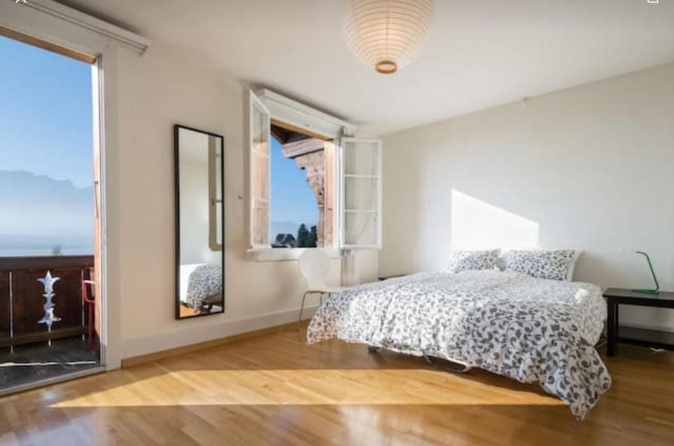 Bed, Natural landscape, Photo of the whole room, Bedroom, Lake view, Lake view