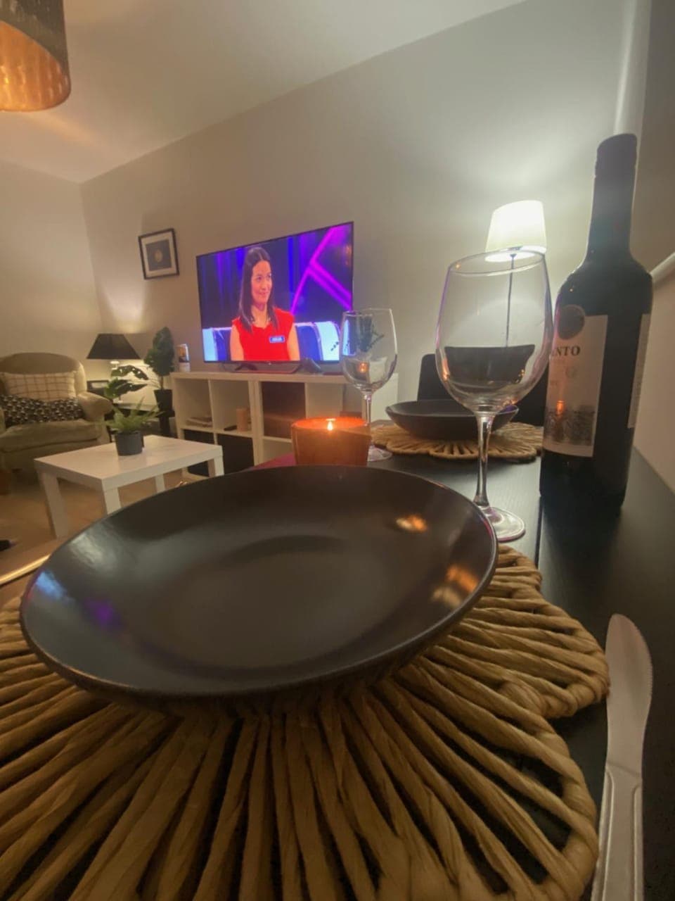 TV and multimedia, Living room, Seating area, Dining area