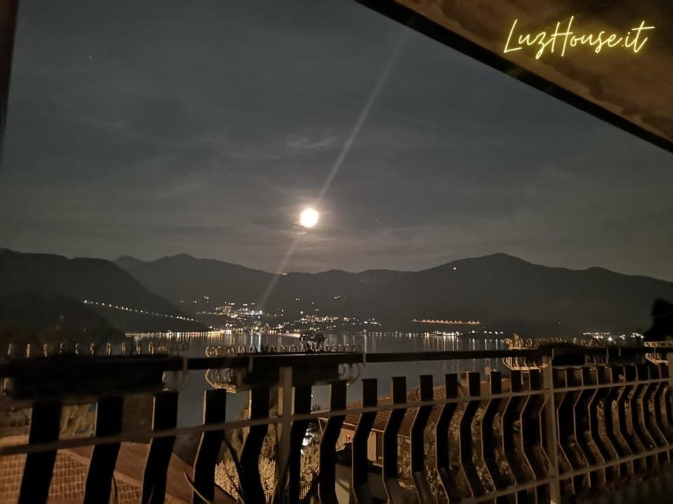 View (from property/room), City view, Garden view, Lake view, Landmark view, Mountain view, Pool view, River view, Street view, Quiet street view