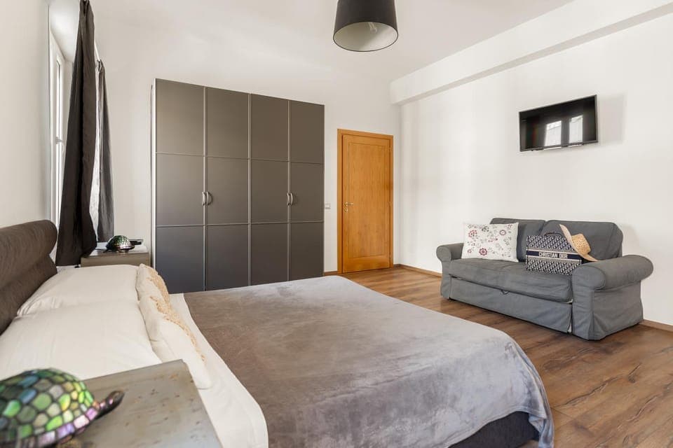 Bed, Photo of the whole room, Bedroom, wardrobe