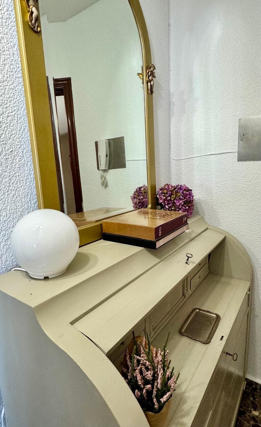 Lobby or reception, Decorative detail