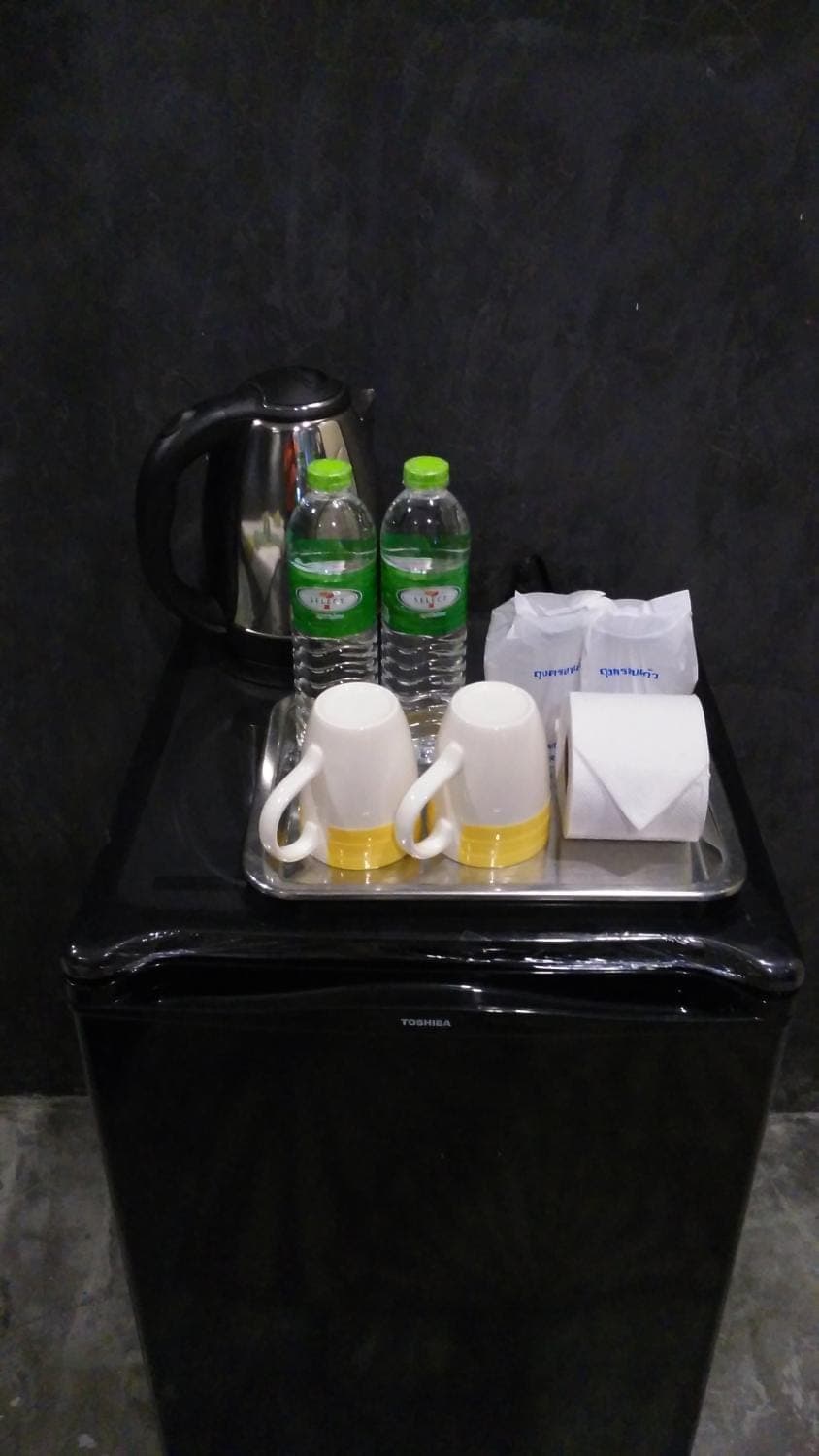 Day, Coffee/tea facilities, Kitchen or kitchenette, Food and drinks, Food and drinks, Other, Photo of the whole room, Decorative detail, On site