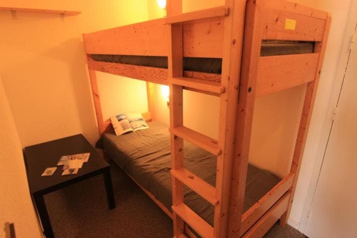 Bed, Photo of the whole room, Bedroom, bunk bed, hair dresser