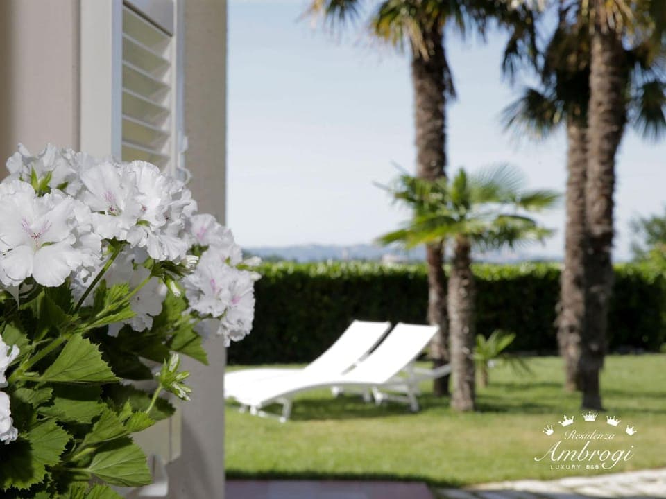 Patio, Facade/entrance, Garden