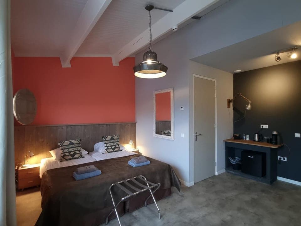 Coffee/tea facilities, Seating area, Bedroom