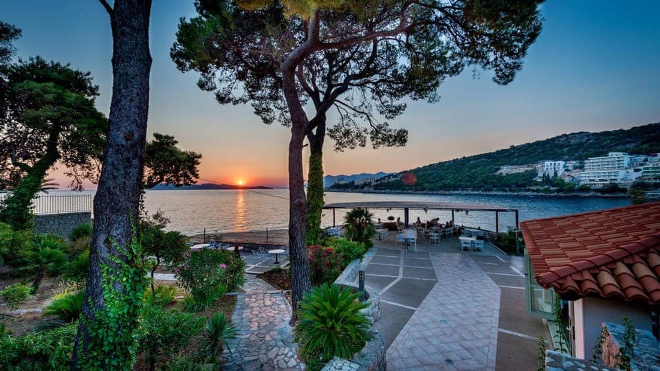 Restaurant/places to eat, Natural landscape, Food, Sea view, Drinks, Sunset