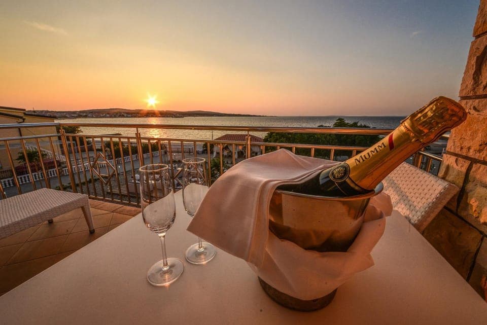 Balcony/Terrace, Autumn, City view, City view, Garden view, Garden view, Sea view, Sea view, Sunset