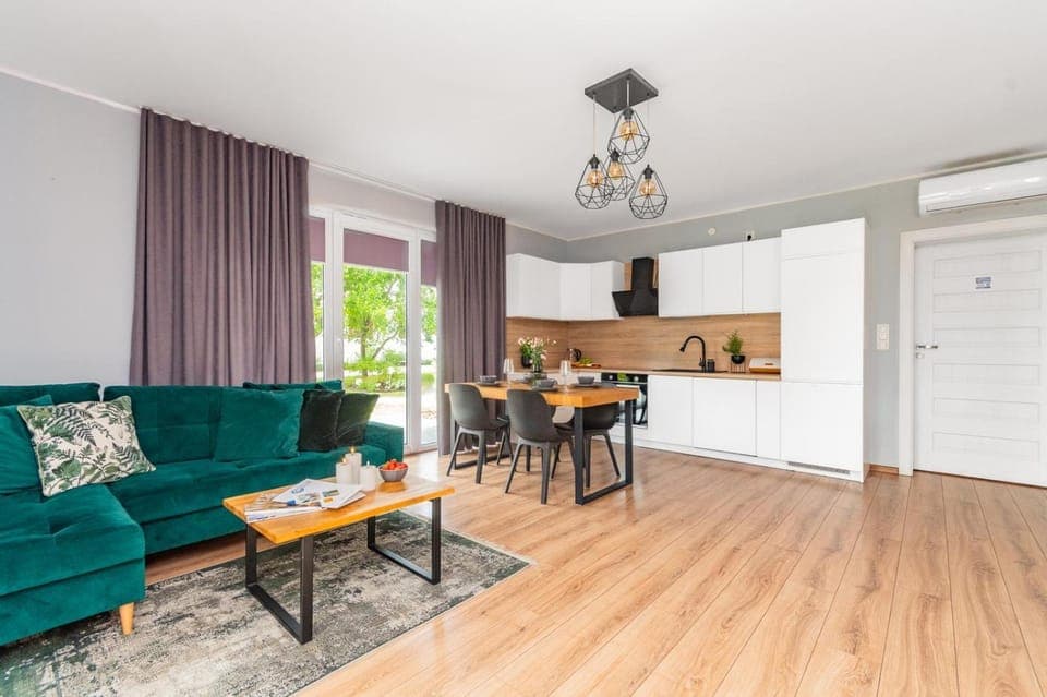 Kitchen or kitchenette, Living room, Seating area, Dining area