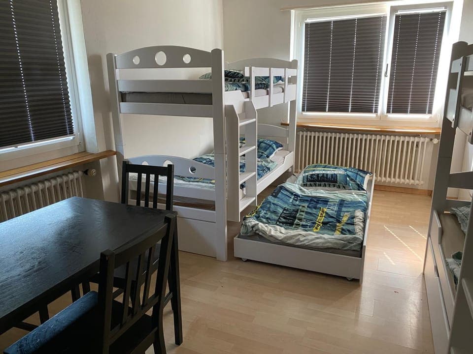Photo of the whole room, Decorative detail, bunk bed