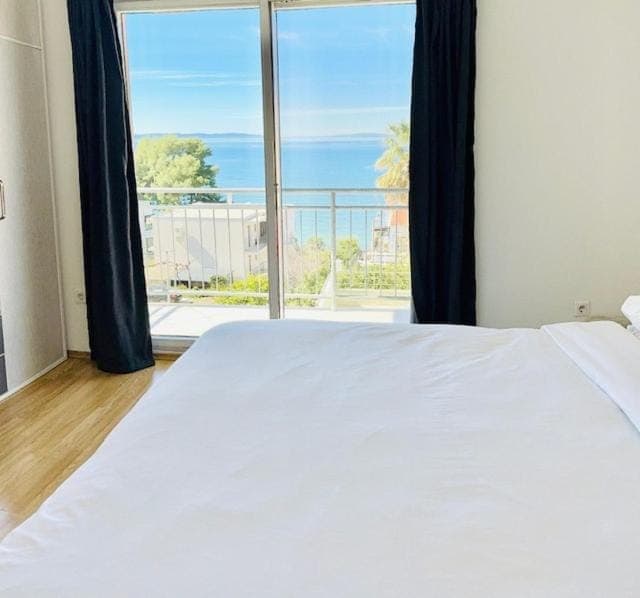 View (from property/room), Balcony/Terrace, Bedroom, Sea view