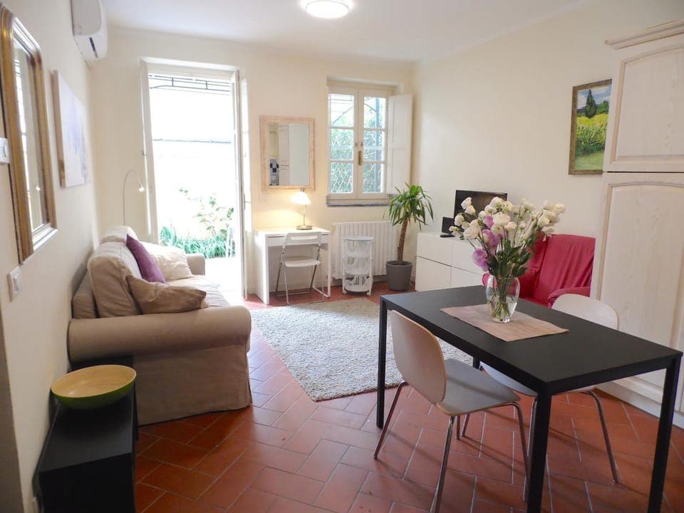 Living room, Photo of the whole room