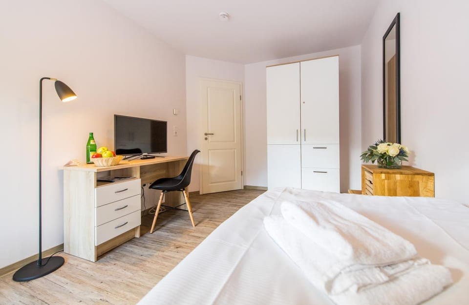 Photo of the whole room, Bedroom