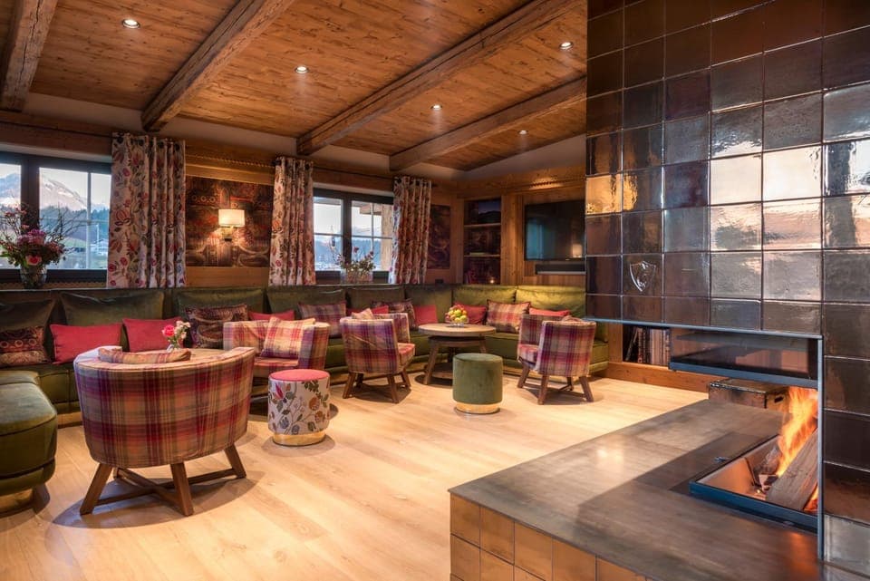 Communal lounge/ TV room