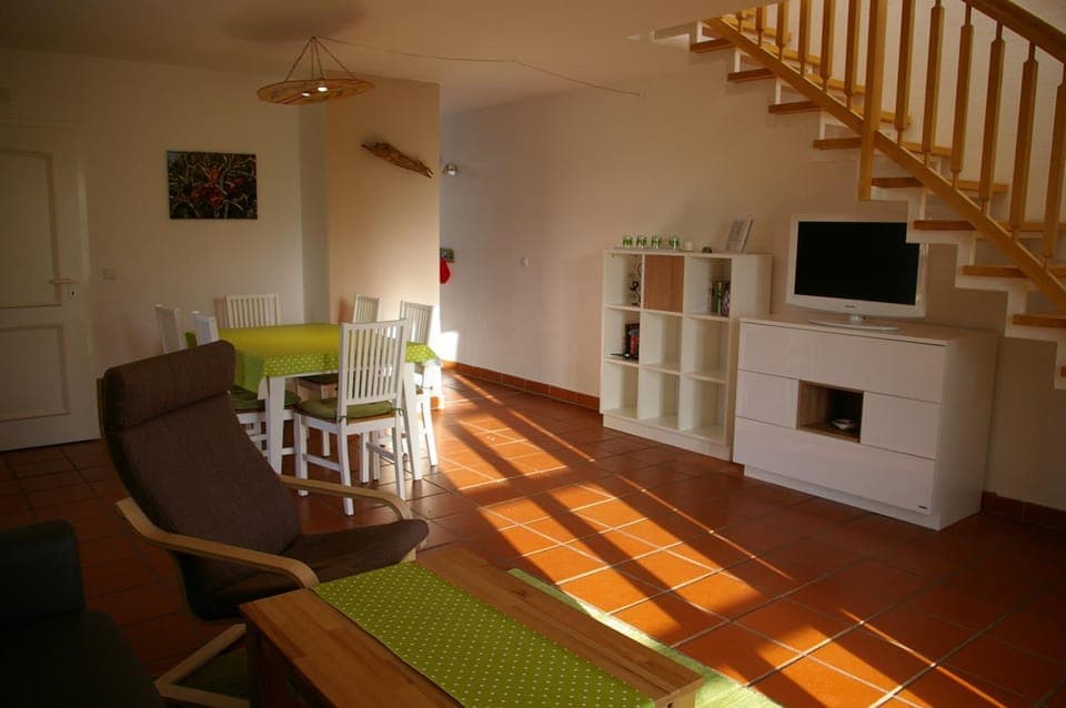 TV and multimedia, Living room, Seating area, Dining area