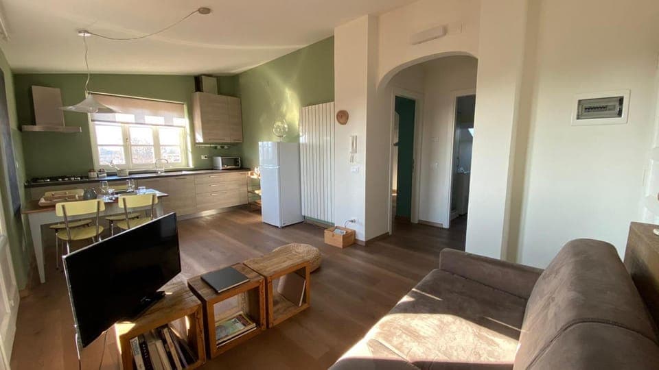 Kitchen or kitchenette, Living room, Seating area, Dining area