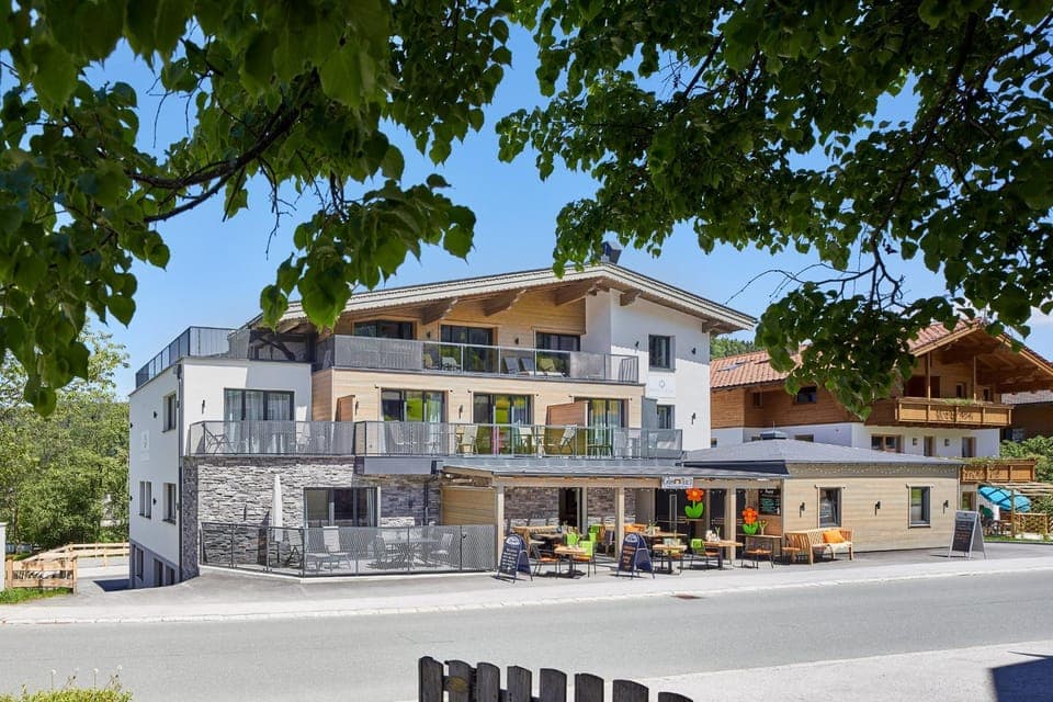 Restaurant/places to eat, Facade/entrance, Day, Summer, Lounge or bar, Lunch, Dinner, Alcoholic drinks, Non alcoholic drinks