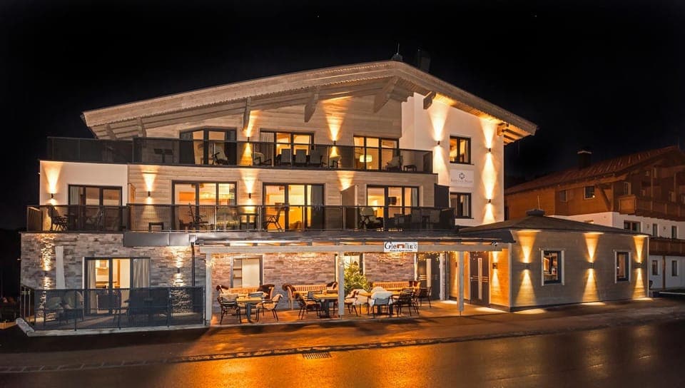 Restaurant/places to eat, Facade/entrance, Lounge or bar, Lunch, Dinner, Alcoholic drinks, Non alcoholic drinks