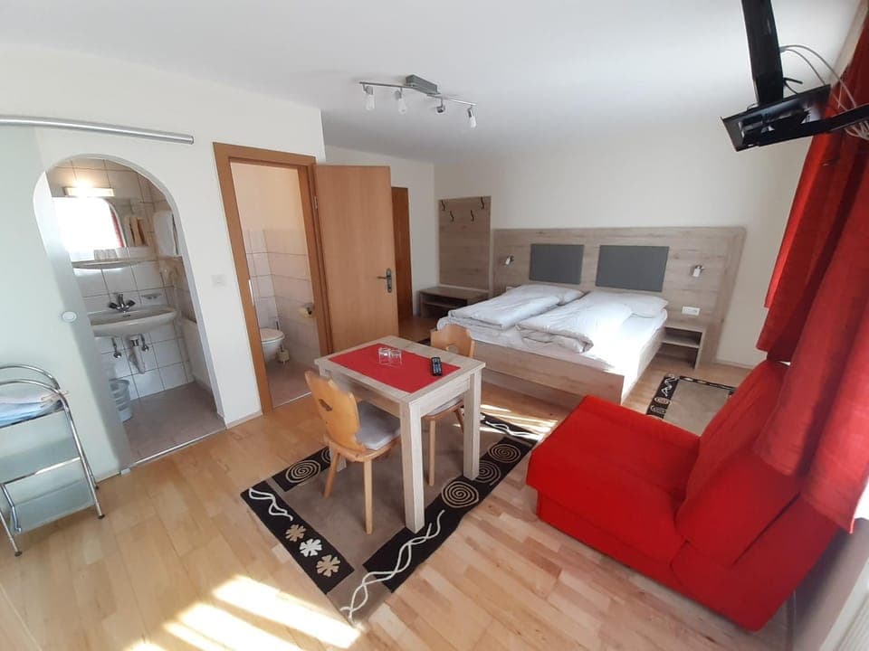 Living room, Photo of the whole room, Seating area