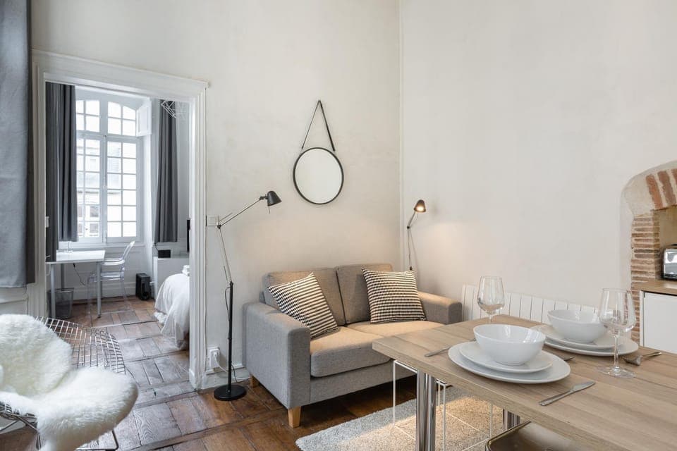 Living room, Seating area, Dining area