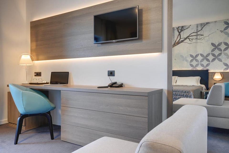 View (from property/room), Other, Other, Photo of the whole room, Decorative detail, Decorative detail, Bedroom, Garden view, Street view, Area and facilities, Area and facilities