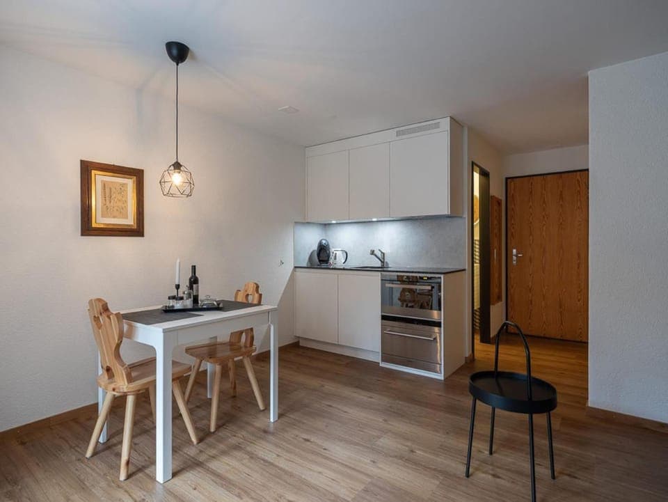 TV and multimedia, Kitchen or kitchenette, Living room, Photo of the whole room, Dining area