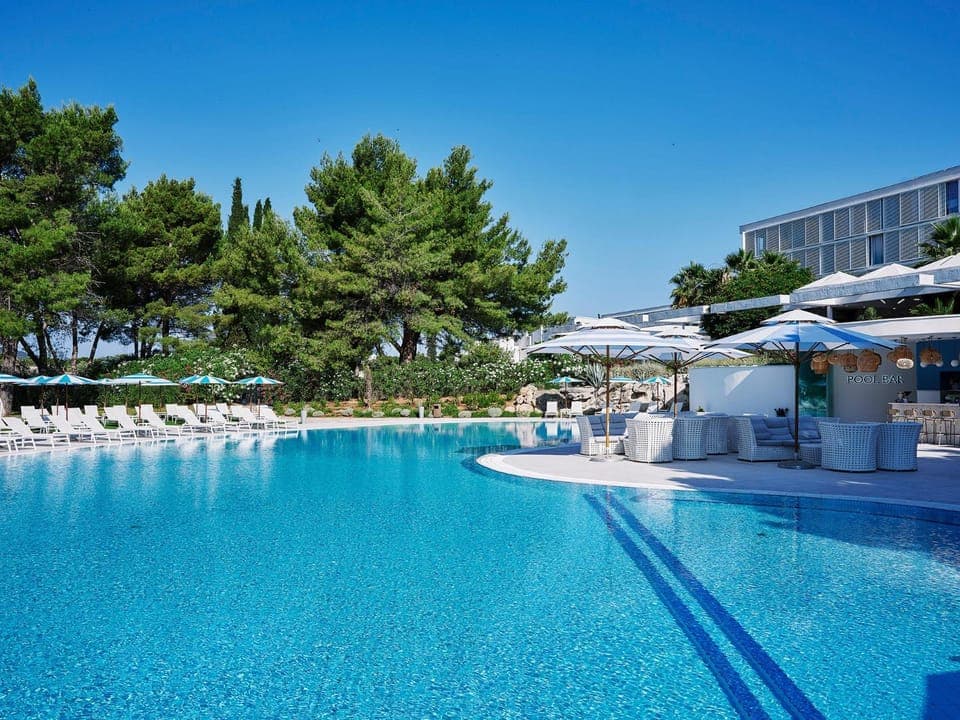Day, Swimming pool