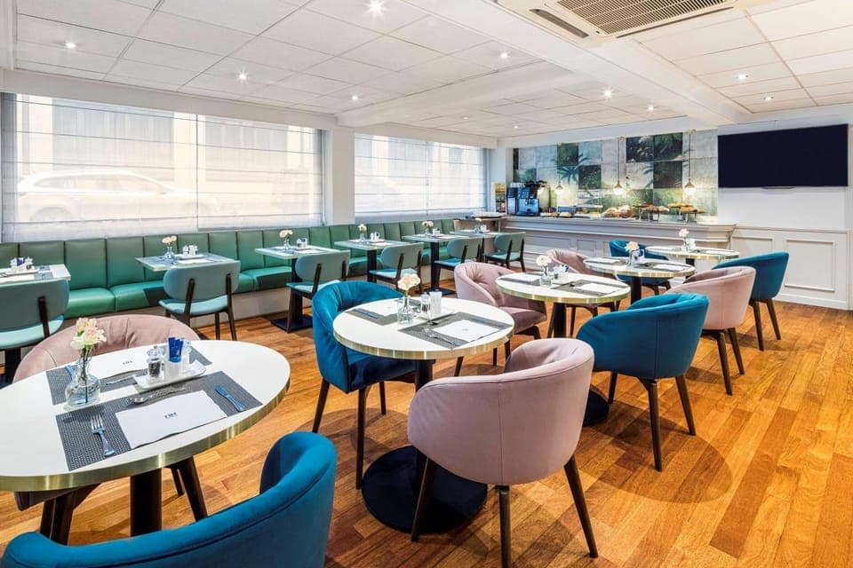 Restaurant/places to eat, Dining area, On site, Breakfast