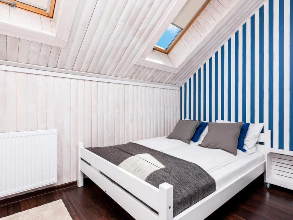 Bed, Photo of the whole room, Decorative detail, Bedroom, wardrobe