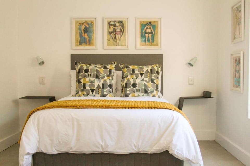 Bed, Photo of the whole room, Decorative detail