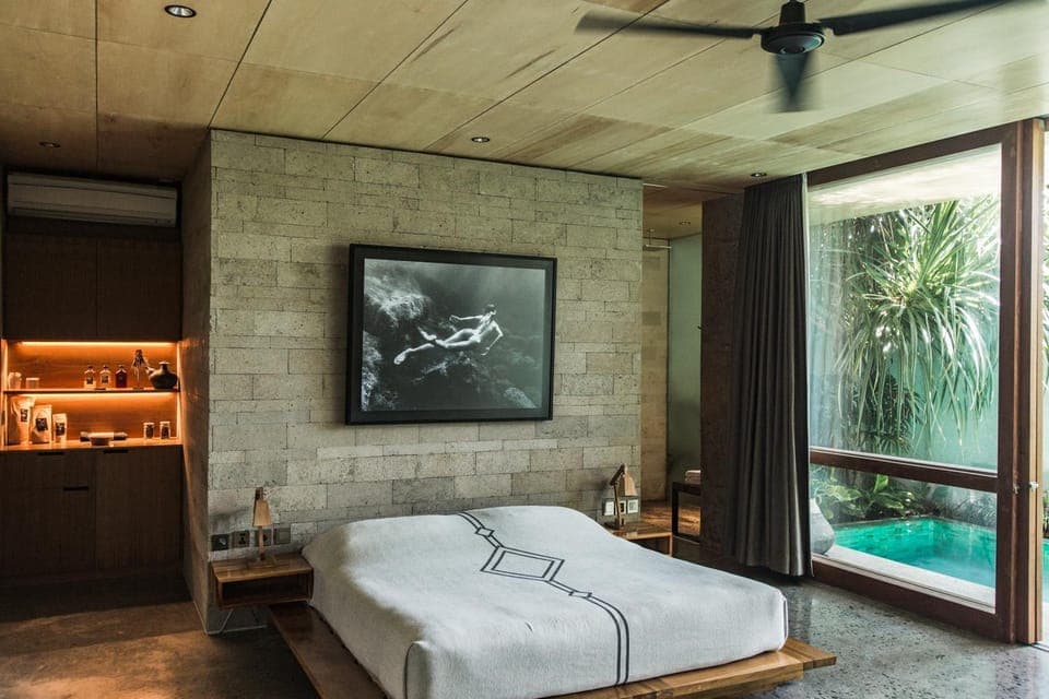 Photo of the whole room, Decorative detail