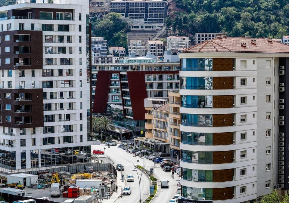 Nearby landmark, Neighbourhood, City view, Street view