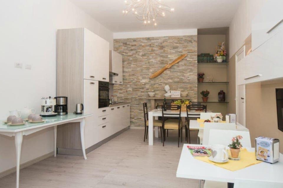 Communal lounge/ TV room, Food and drinks