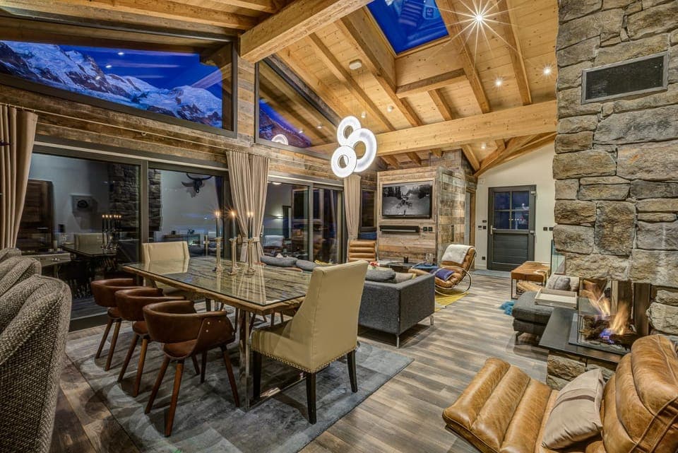 Living room, Dining area, Landmark view, Mountain view