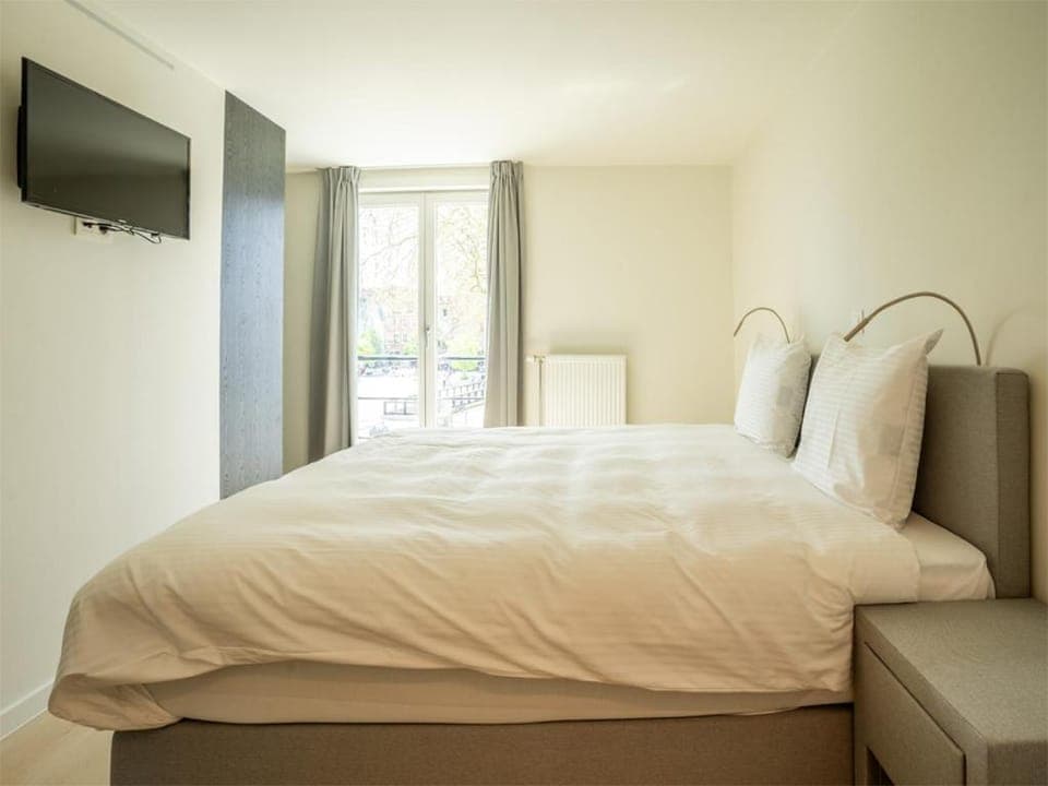 TV and multimedia, Photo of the whole room, Bedroom