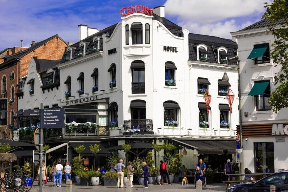 Neighbourhood, Street view, Location