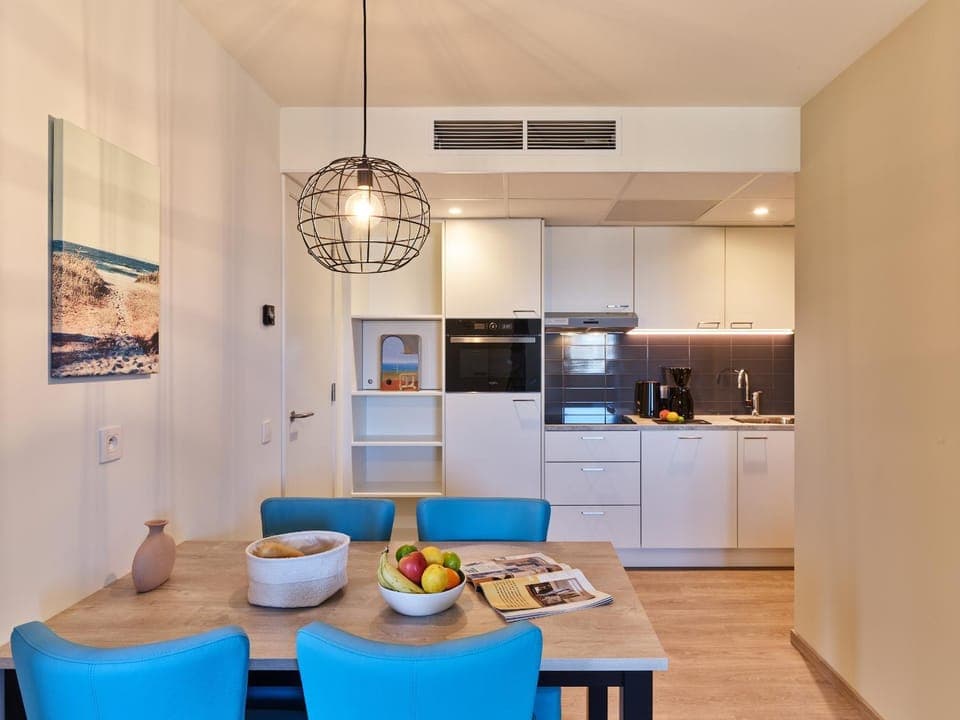 Kitchen or kitchenette, Seating area, Dining area, oven, stove