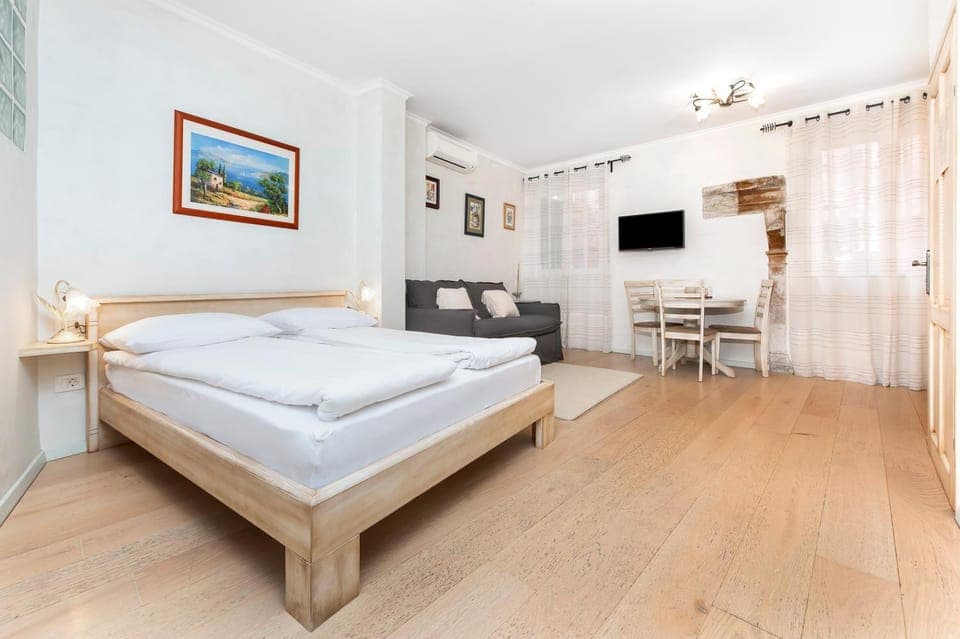 Living room, Bedroom