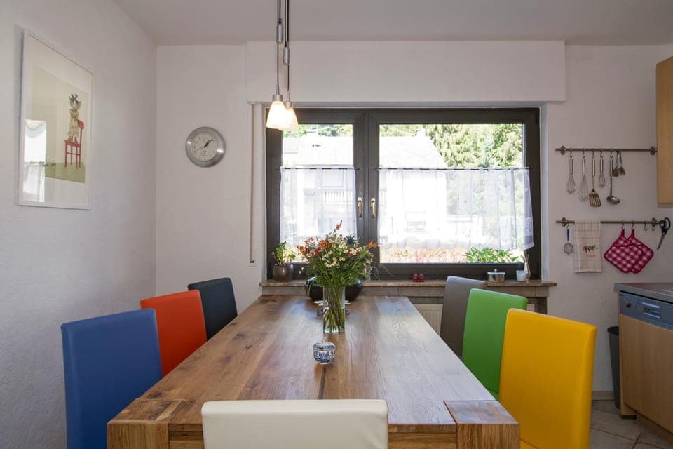 Kitchen or kitchenette, Seating area, Dining area