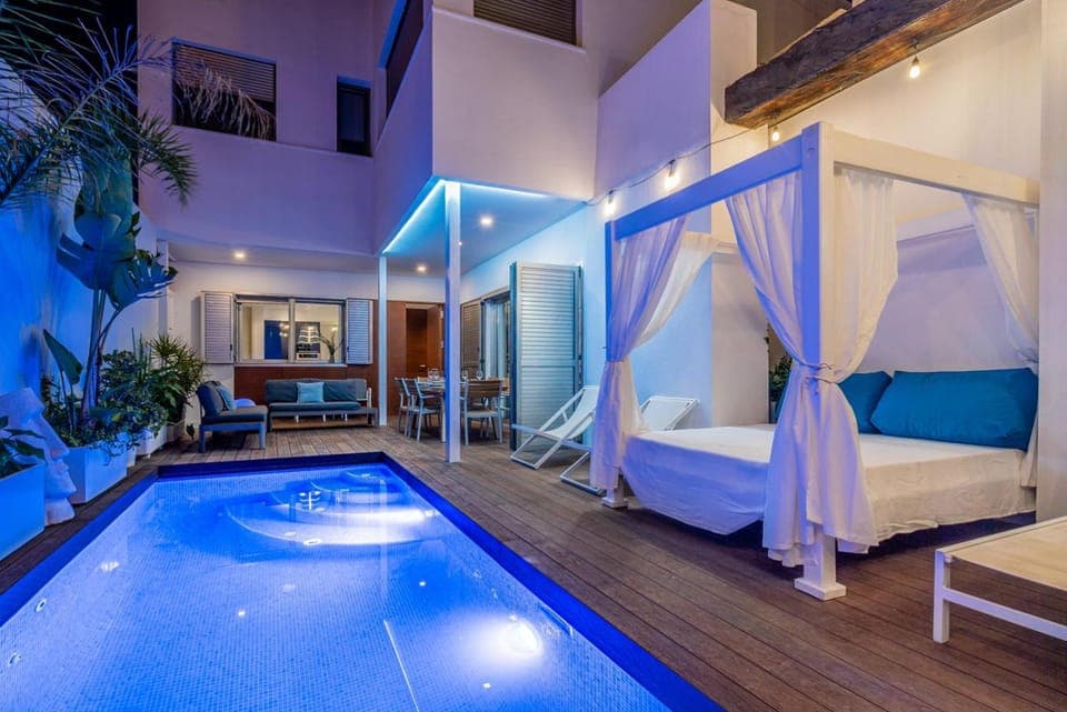 Property building, Balcony/Terrace, Swimming pool