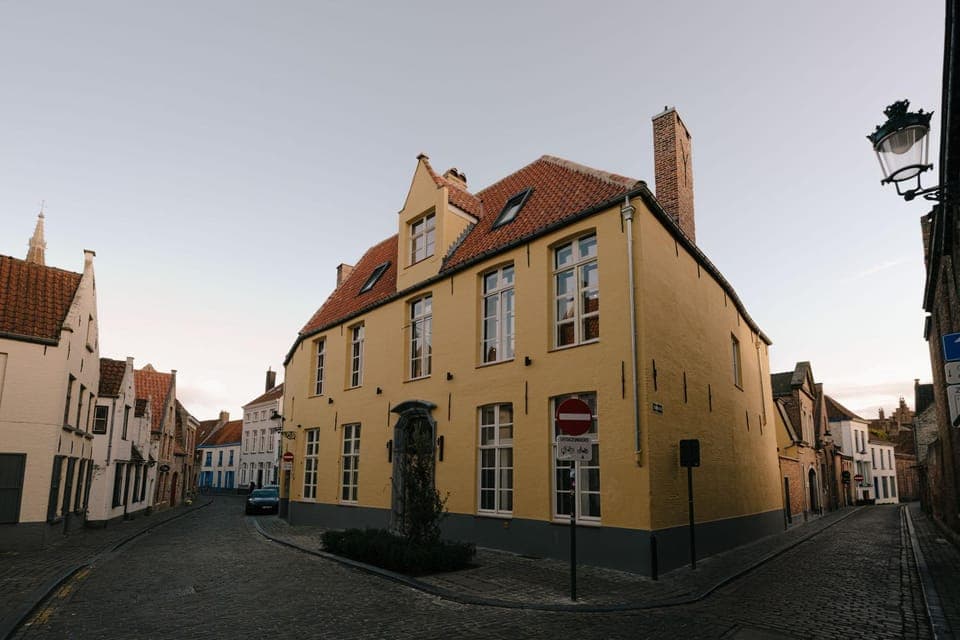Property building, Day, Street view, Location