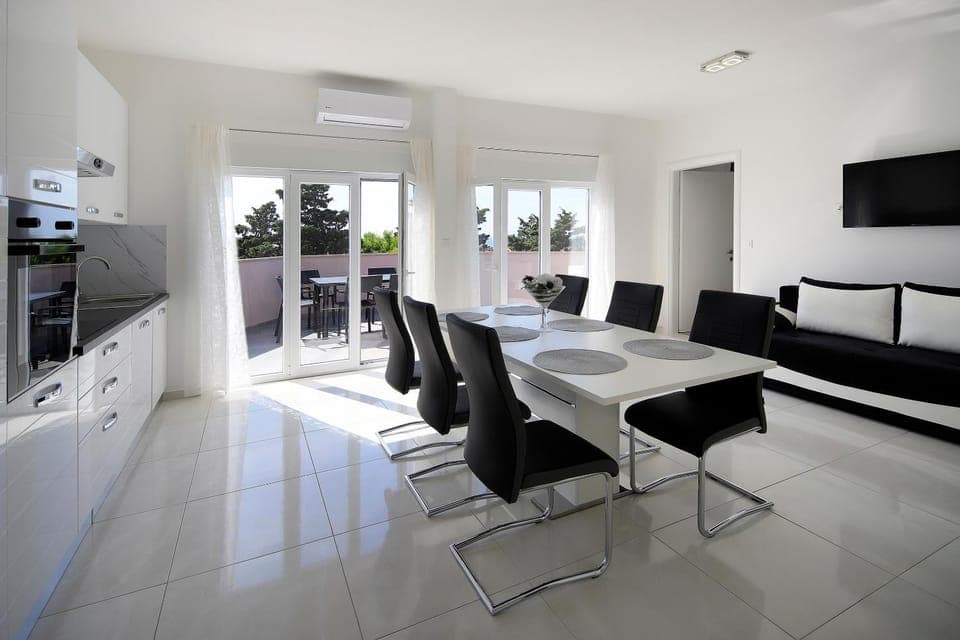 Kitchen or kitchenette, Living room
