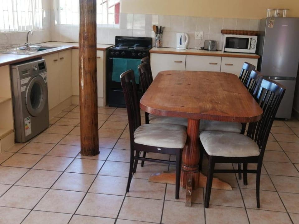 Kitchen or kitchenette, Dining area, oven, stove, toaster, washing machine