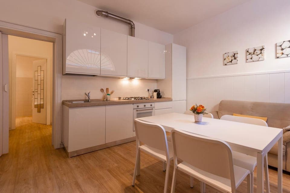 Kitchen or kitchenette, Living room, Photo of the whole room, Dining area