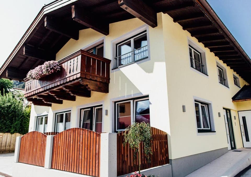 Facade/entrance, Family