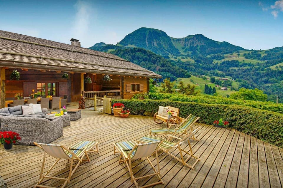 Property building, Spring, Day, Natural landscape, Dining area, Mountain view, sunbed