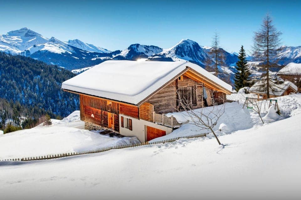 Property building, Facade/entrance, Natural landscape, Winter, Mountain view
